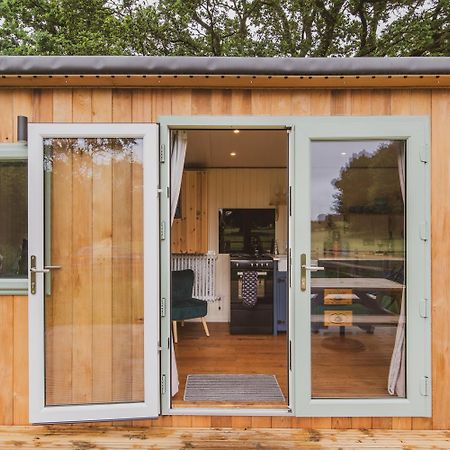 Hidden Wood Glamping And The Hideaway Cabin Уорминстер Экстерьер фото
