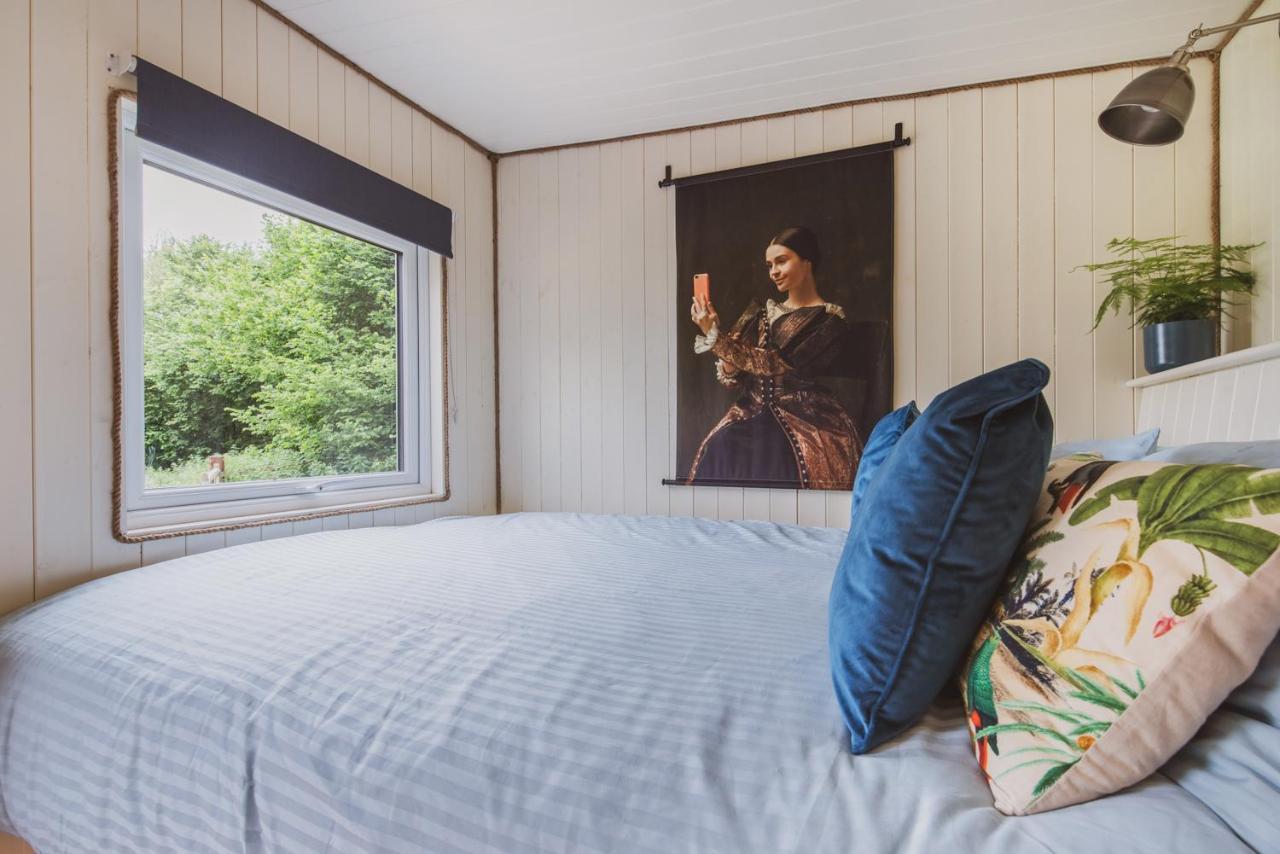 Hidden Wood Glamping And The Hideaway Cabin Уорминстер Экстерьер фото